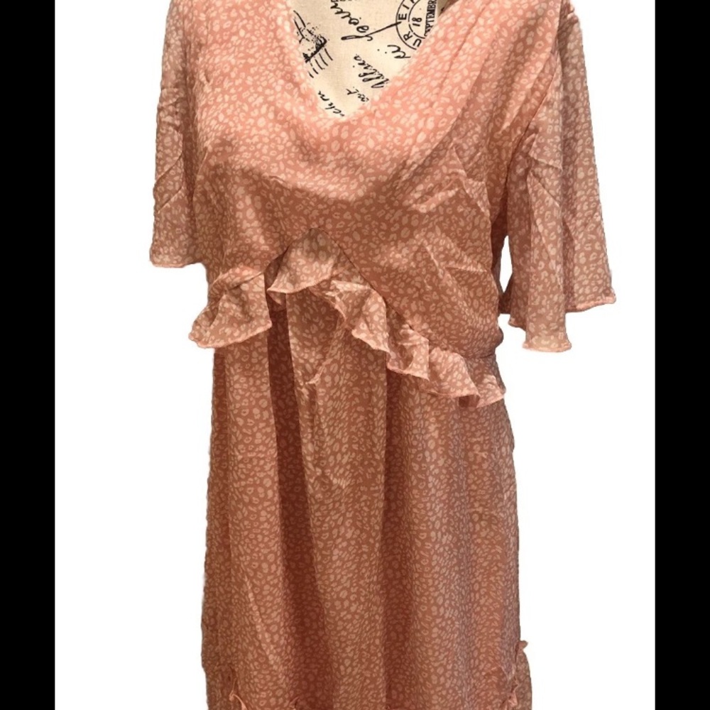 NWT Kirundo Peach White Dress MEDIUM Ruffle Lined Knee Flutter Sleeve V-Neck NEW